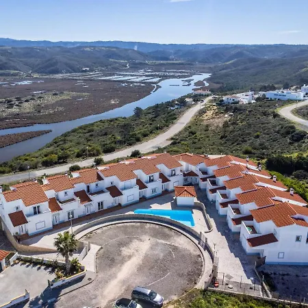 Close To - Casa Alana